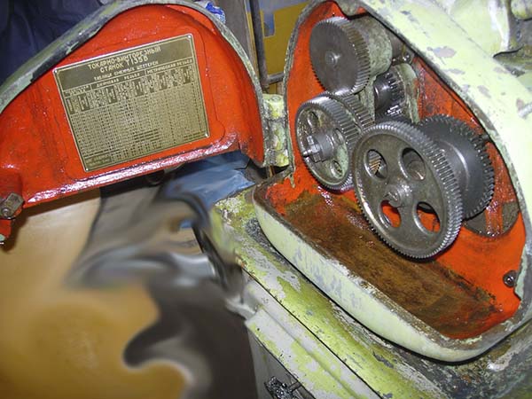 Фото токарно-гвинторізного верстата Т135в